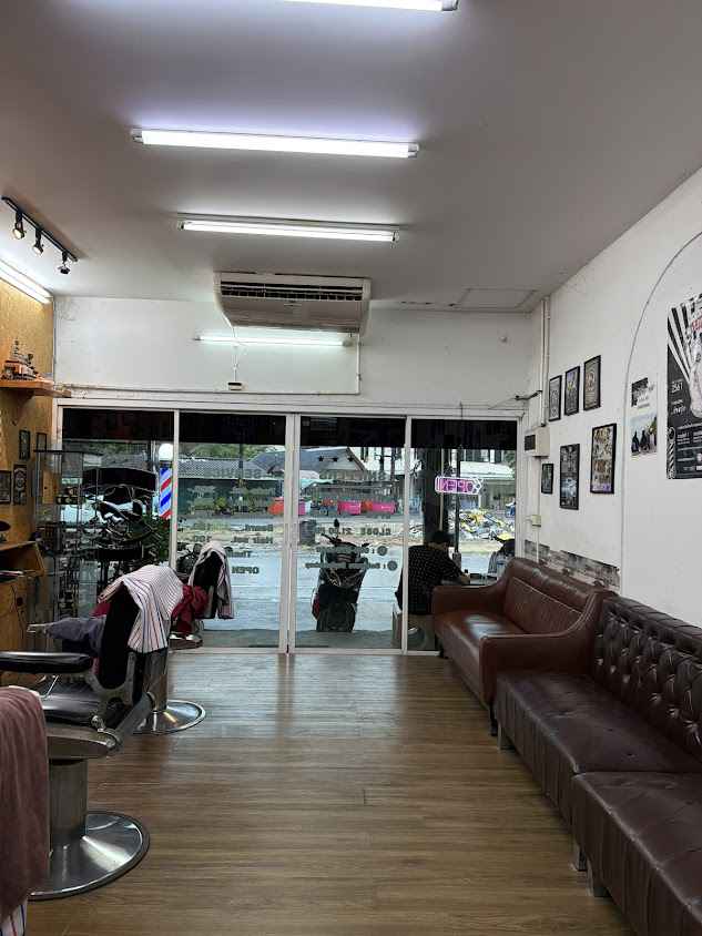 Snippers Barber shop - 4