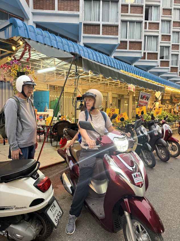 Soon Motorcycle Rental (ร้านรถเช่าศูนย์มอเตอร์ไซต์) - 4