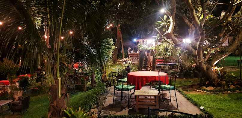 Thar Jao Rimping Restaurant/Coffee Shop/Bar