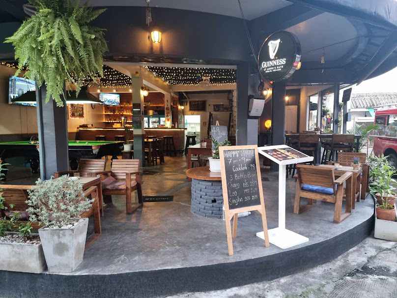 The Globe Bar & Restaurant