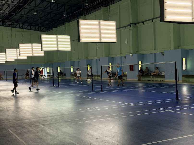 The lake badminton club