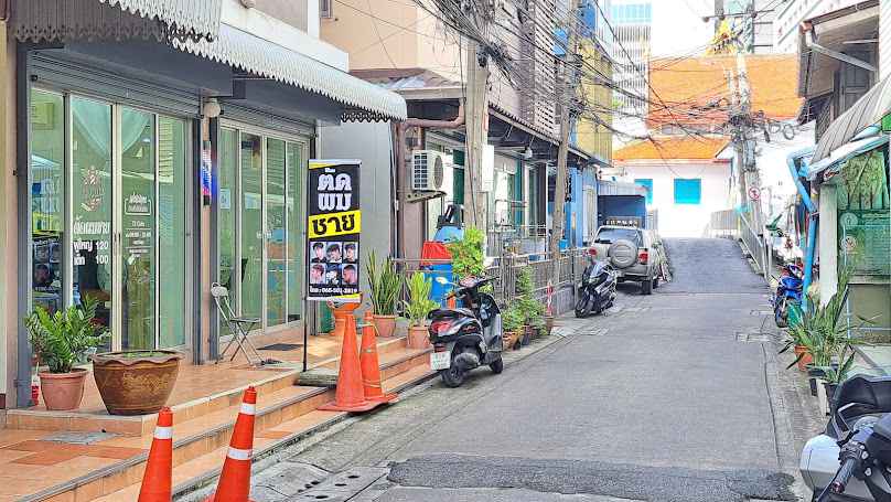 TJ Cutz ตัดผมชาย & Nails ร้านทำเล็บเจล ซอยราชวิถี18