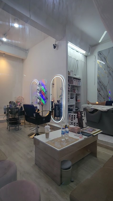 TWO NIMMAN HAIR STUDIO - 3