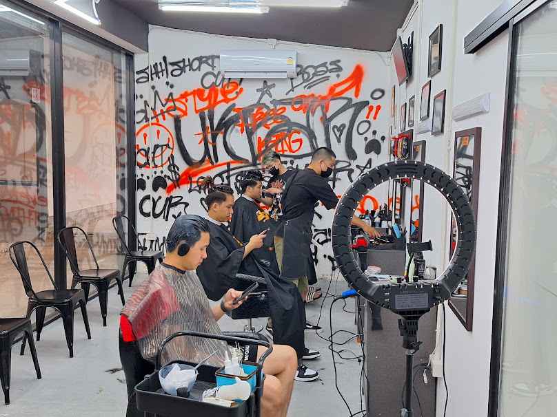 UK BARBER สาขาหลัง มช. - 2
