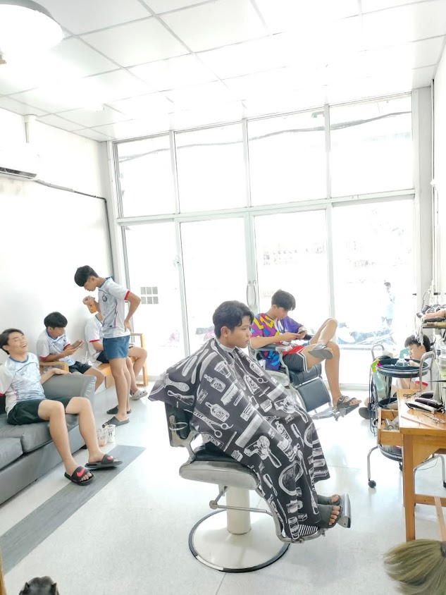 Uppercut Barbershop กรรไกรซิ่ง วินเทจ นครนายก - 2