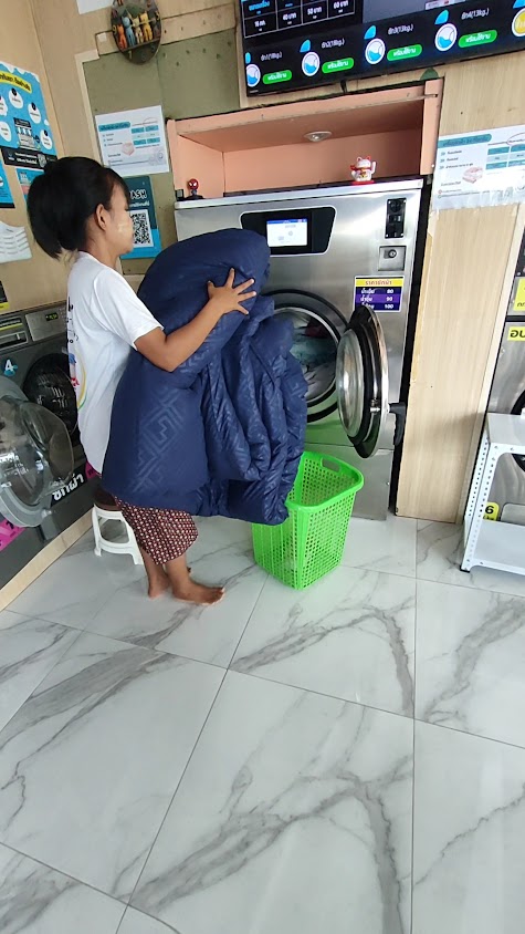 Uwash สาขาไอลีฟ พาร์ค ซักท๊อปเปอร์คลุมเตียง ผ้าห่มนวม เครื่อง 34กก บริการ24ชม. - 3