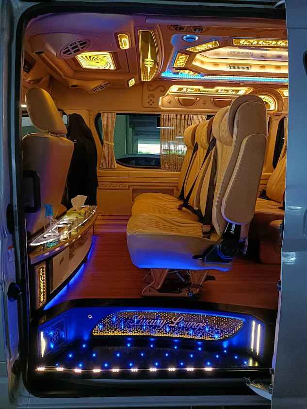 Van​ ​rental​ With driver