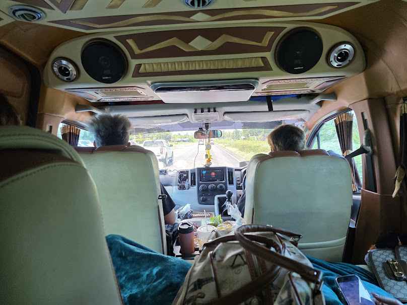 VINN VIP VANS - เช่ารถตู้ศูนย์จังหวัดสกลนคร ให้เช่ารถตู้ เหมารถตู้เช่าพร้อมคนขับ - 2