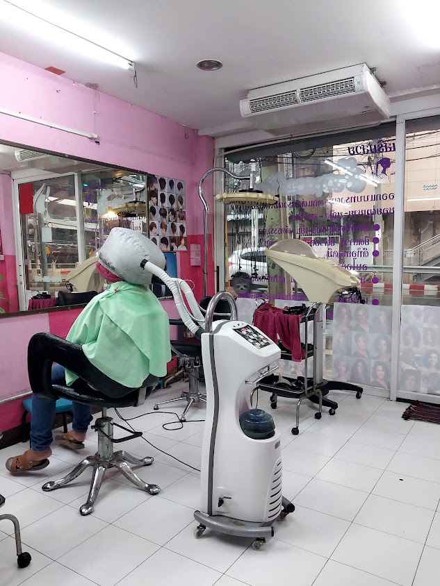 Watcharaphon Salon & Beauty (เสริมสวยวัชราภรณ์ บิวตี้)