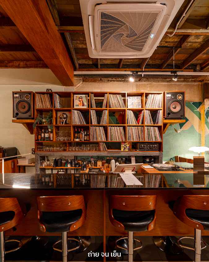 Yayyyyy Record Bar - 1