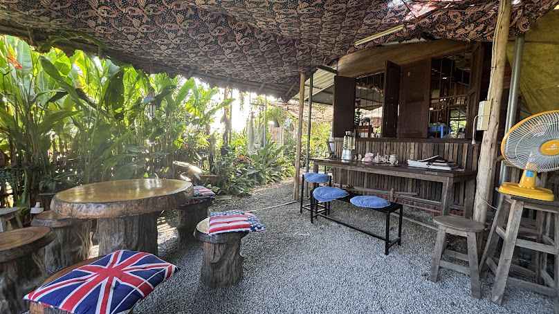 กาแฟ-น้ำปั่น ริมคลอง Chiang Mai