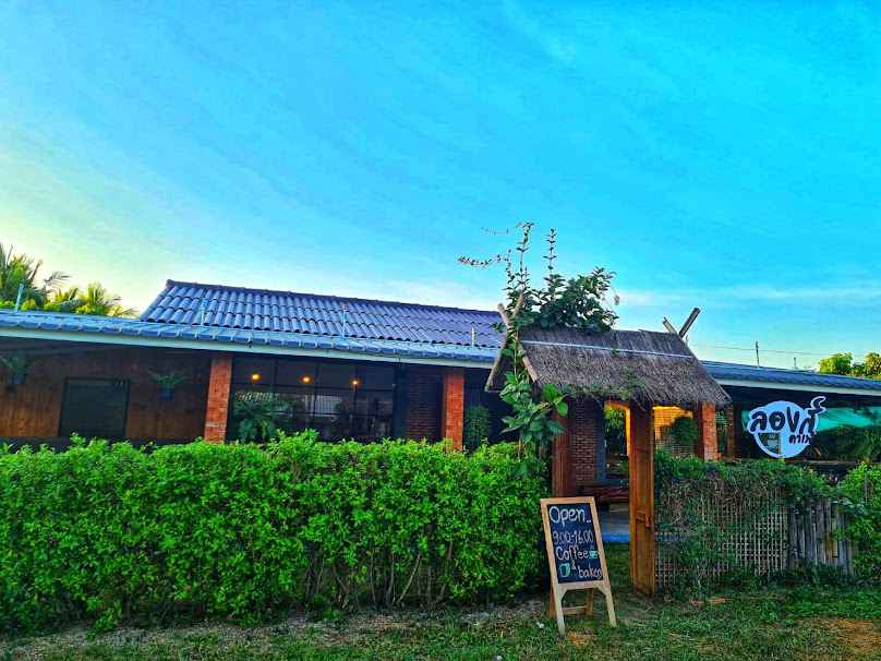 Longs Cafe Lamphun - 1
