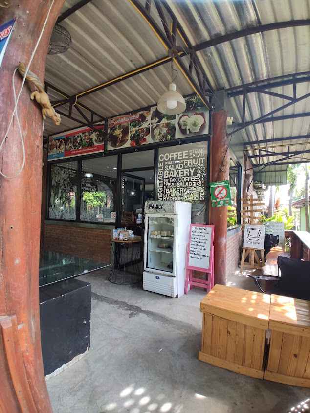 Family Coffee Lamphun - 1