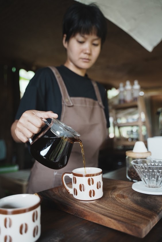 Lucky Barber & Cafe ตัดผมฟรี Chiang Mai