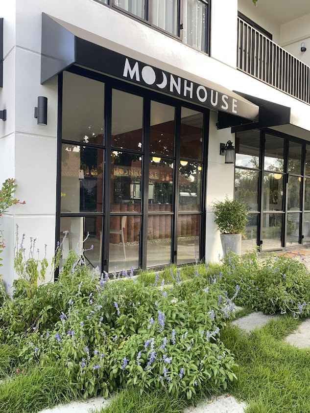 Moon House Cafe Chiang Rai - 1
