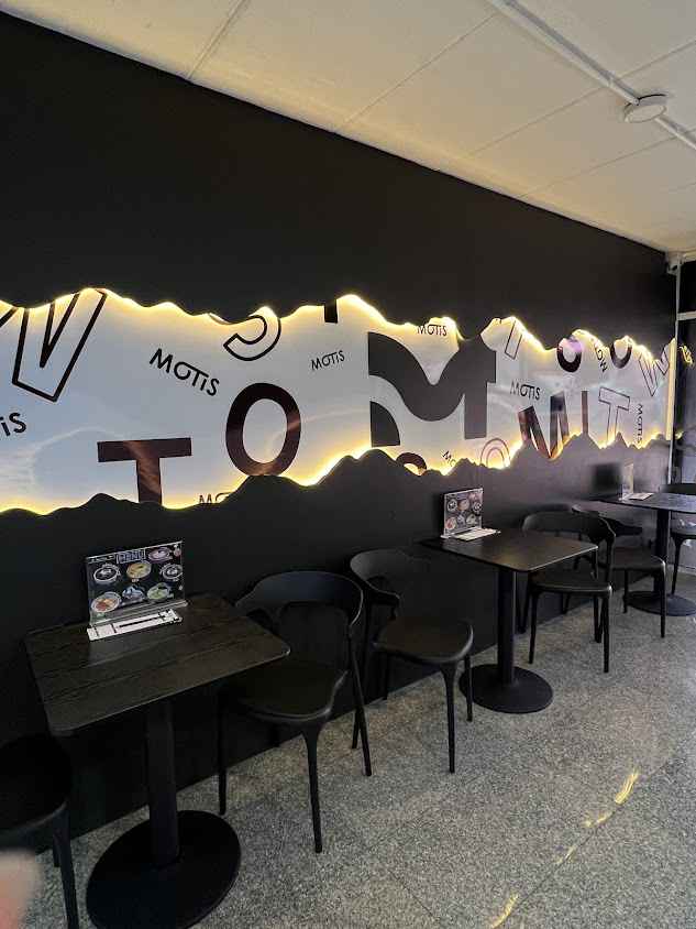 Motis cafe'(โมทิสคาเฟ่) Lamphun