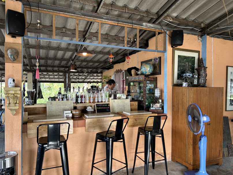 SLOW BAR COFFEE โรงไม้พาณิชย์ Chiang Mai