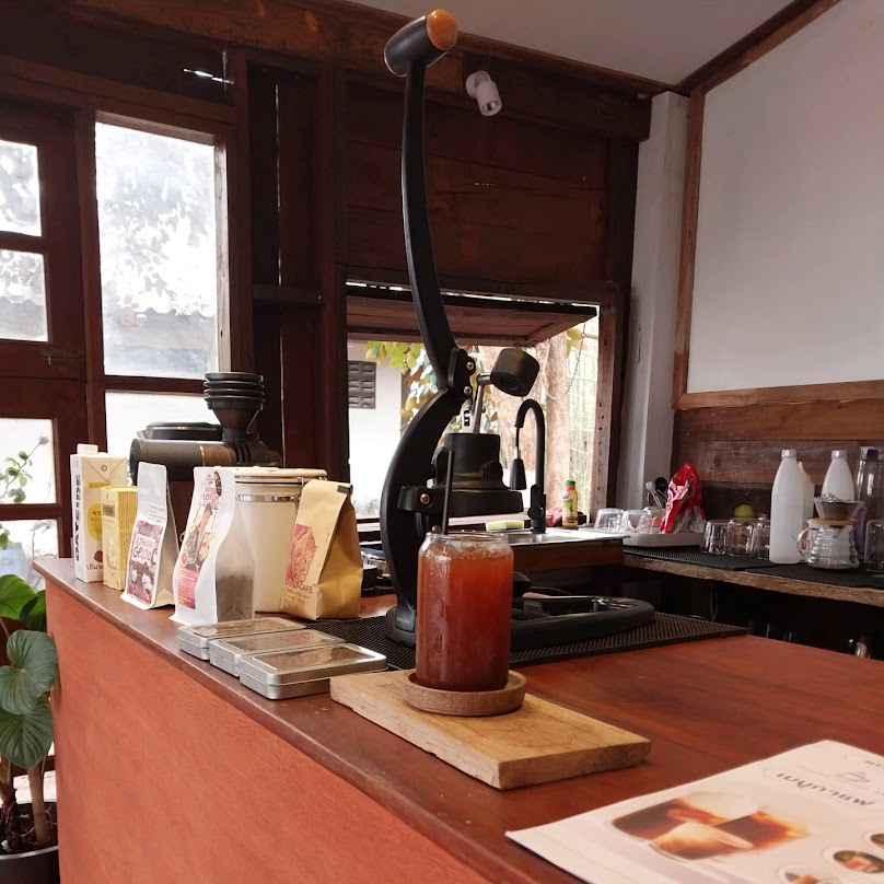 Wooden Coffee Bar Chiang Mai - 1